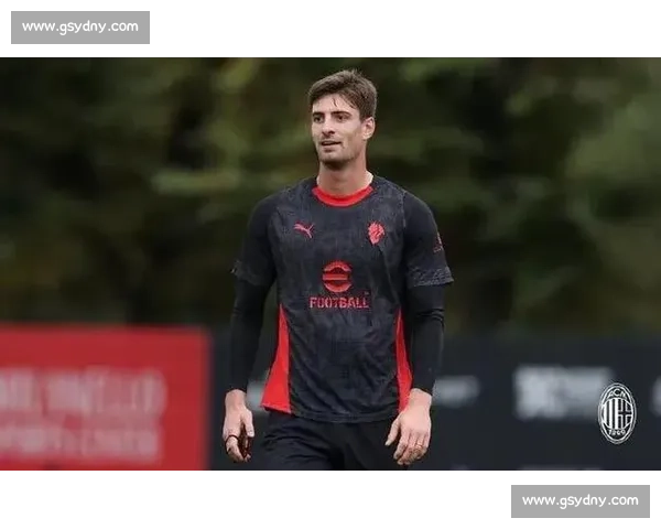 米兰训练两极分化：奇克归队合练，埃斯图皮尼安单独康复战亚特兰大